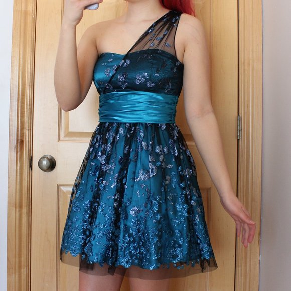 Homecoming Dress - Picture 1 of 6
